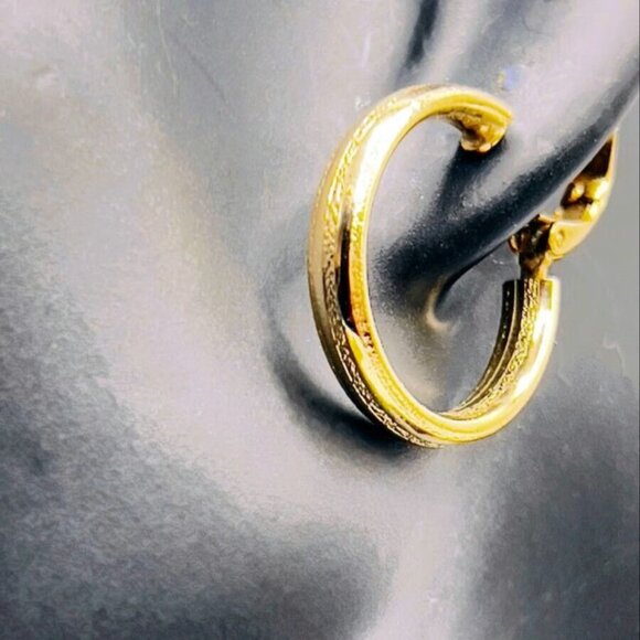 Vintage L H Segal CALIFORNIA Gold Tone Textured Band Hoop Clip-on Earrings - Picture 5 of 6